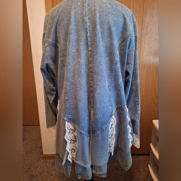 Elegant Lace Trim Denim Button Down Shirt - Picture 4 of 9